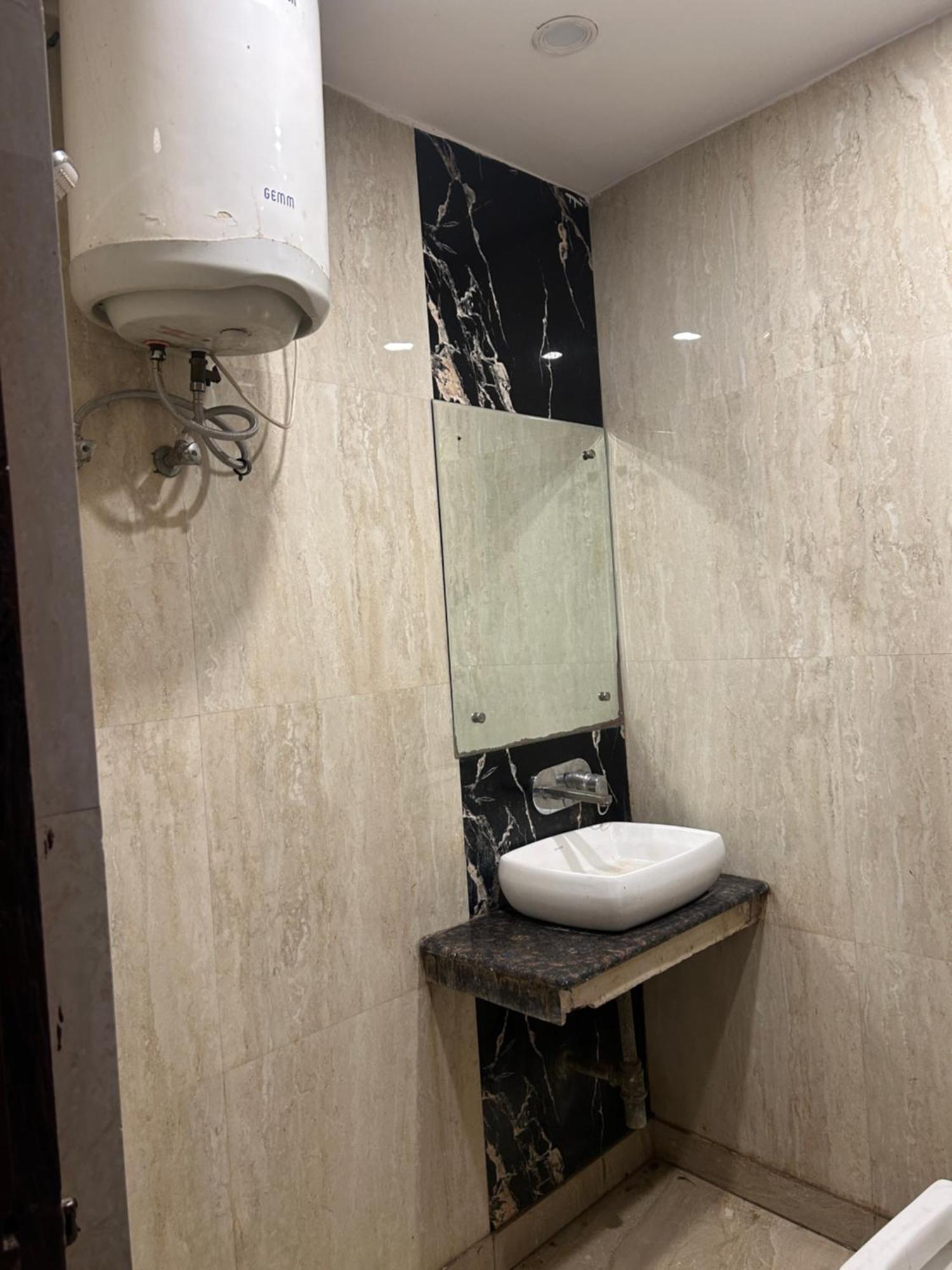 Shree Guru 3 Minute From Railway Station *