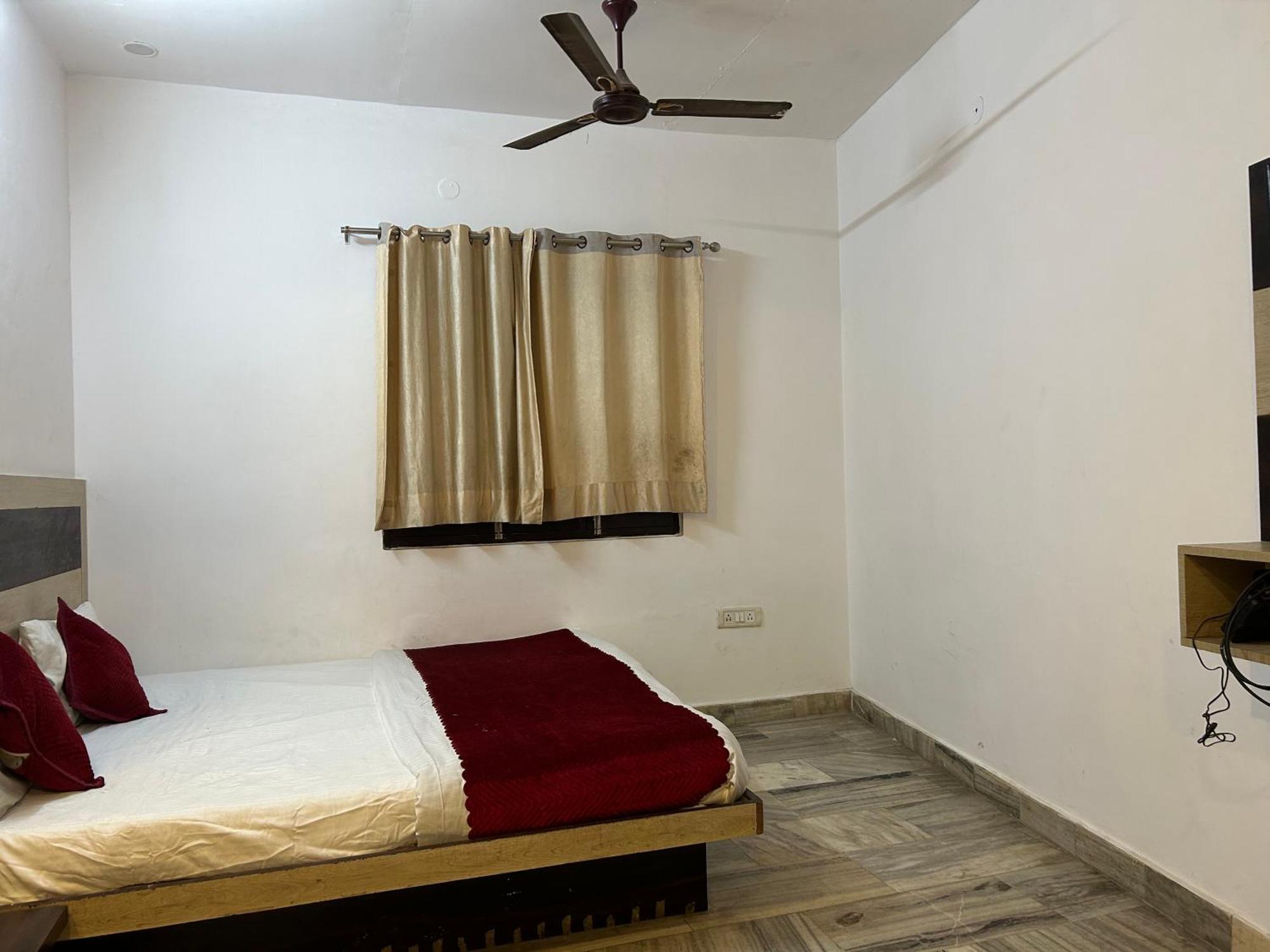 Shree Guru 3 Minute From Railway Station *