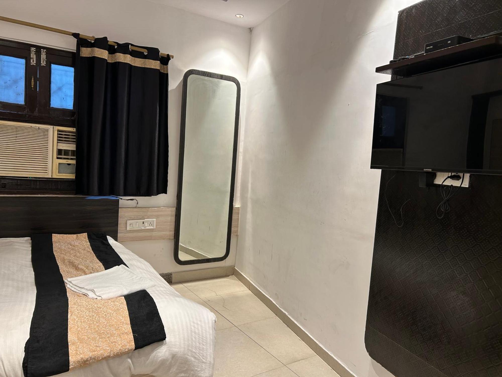 Shree Guru 3 Minute From Railway Station *