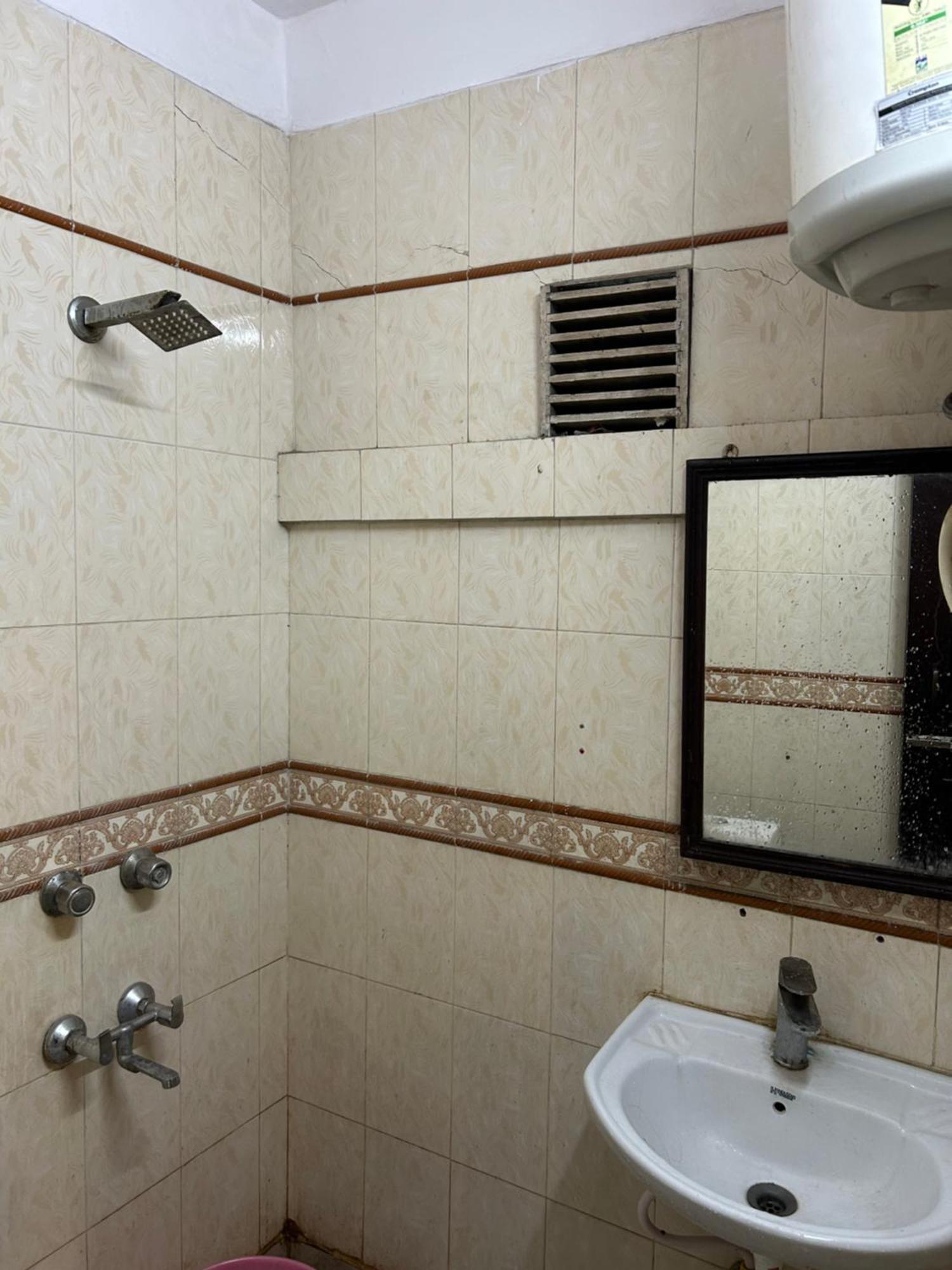Guest house Shree Guru 3 Minute From Railway Station New Delhi