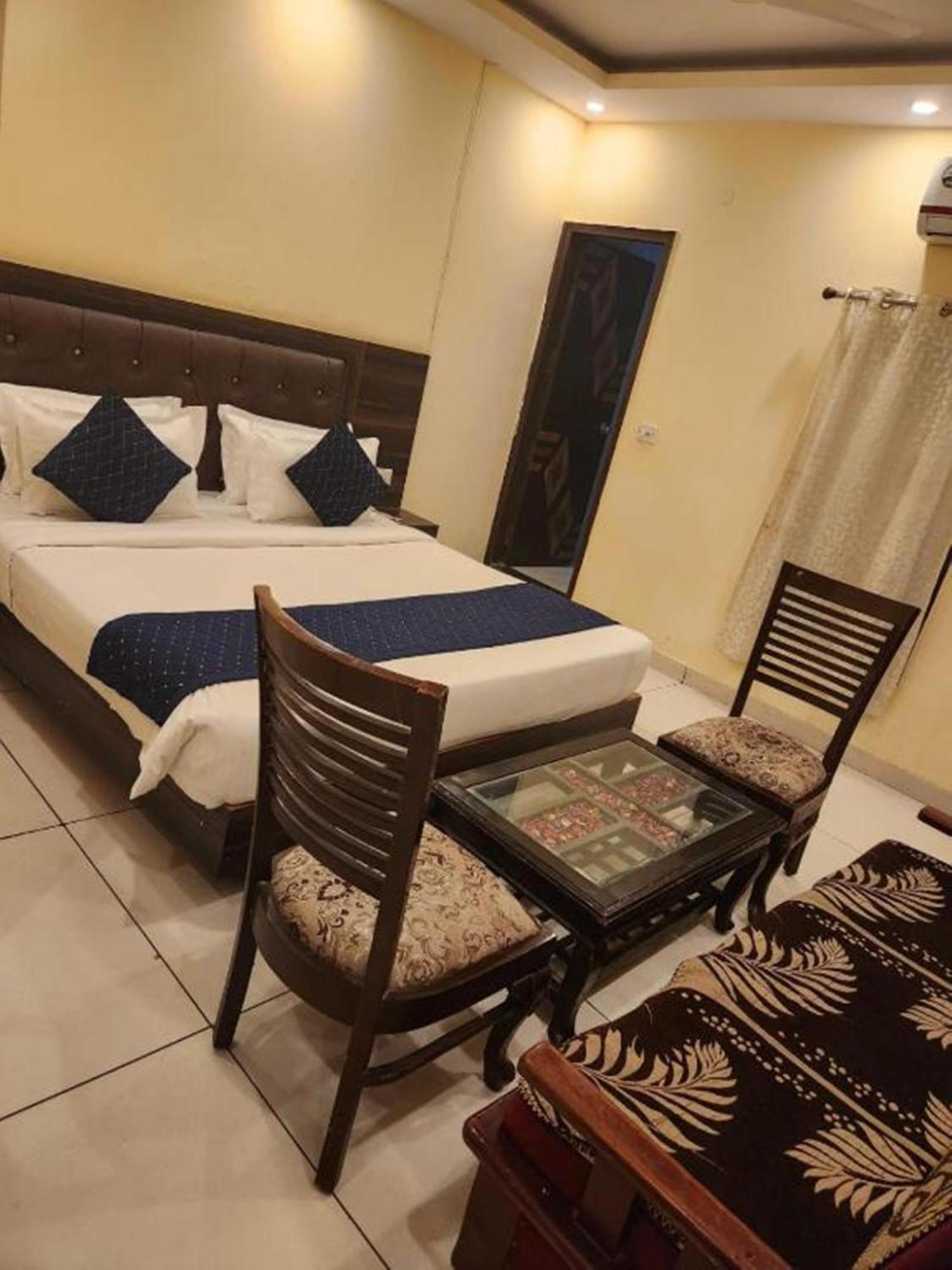 Shree Guru 3 Minute From Railway Station * New Delhi
