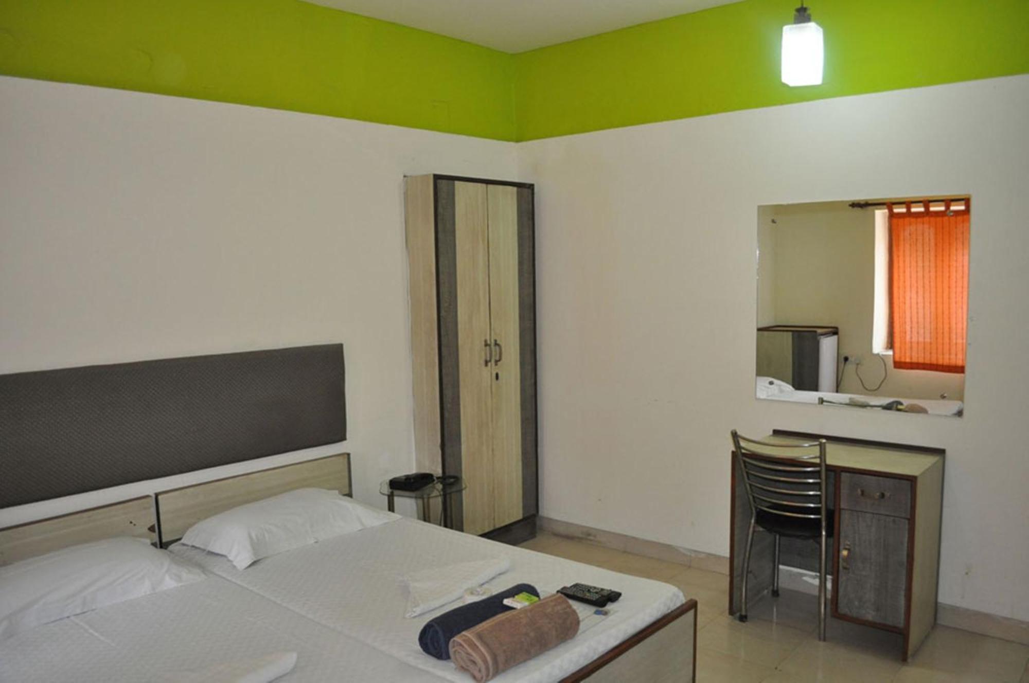 Shree Guru 3 Minute From Railway Station * New Delhi