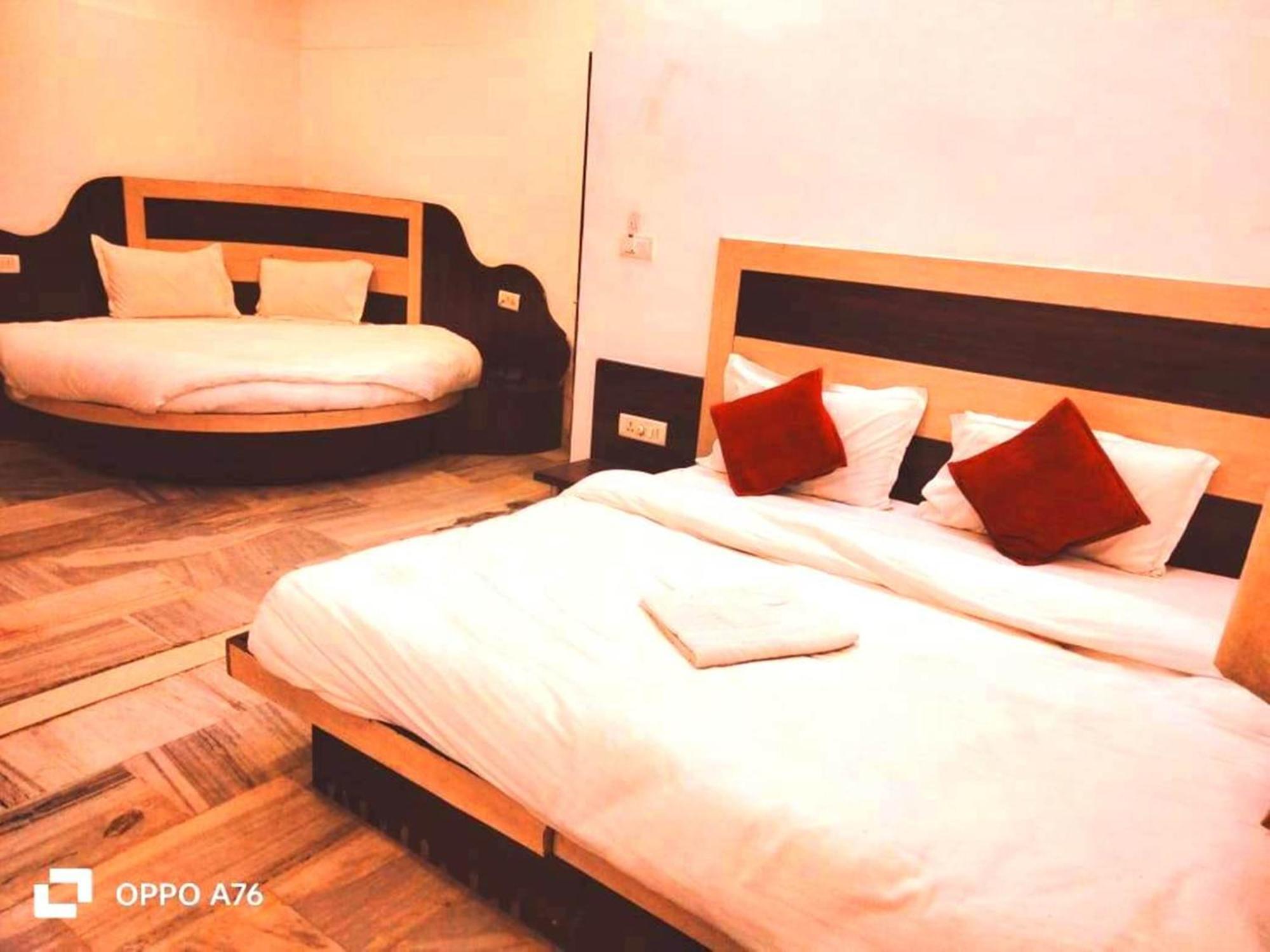 Shree Guru 3 Minute From Railway Station *