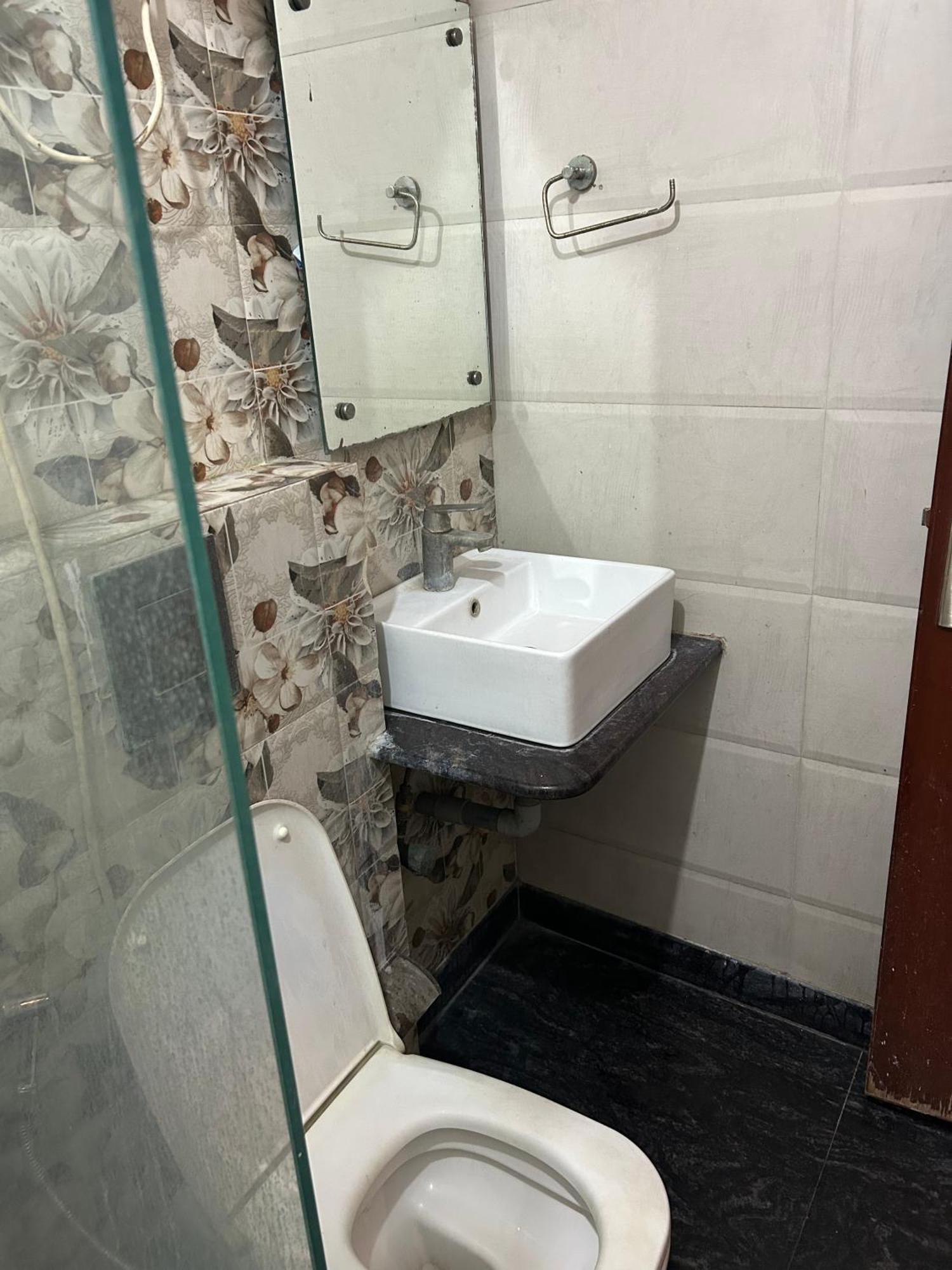 Shree Guru 3 Minute From Railway Station *