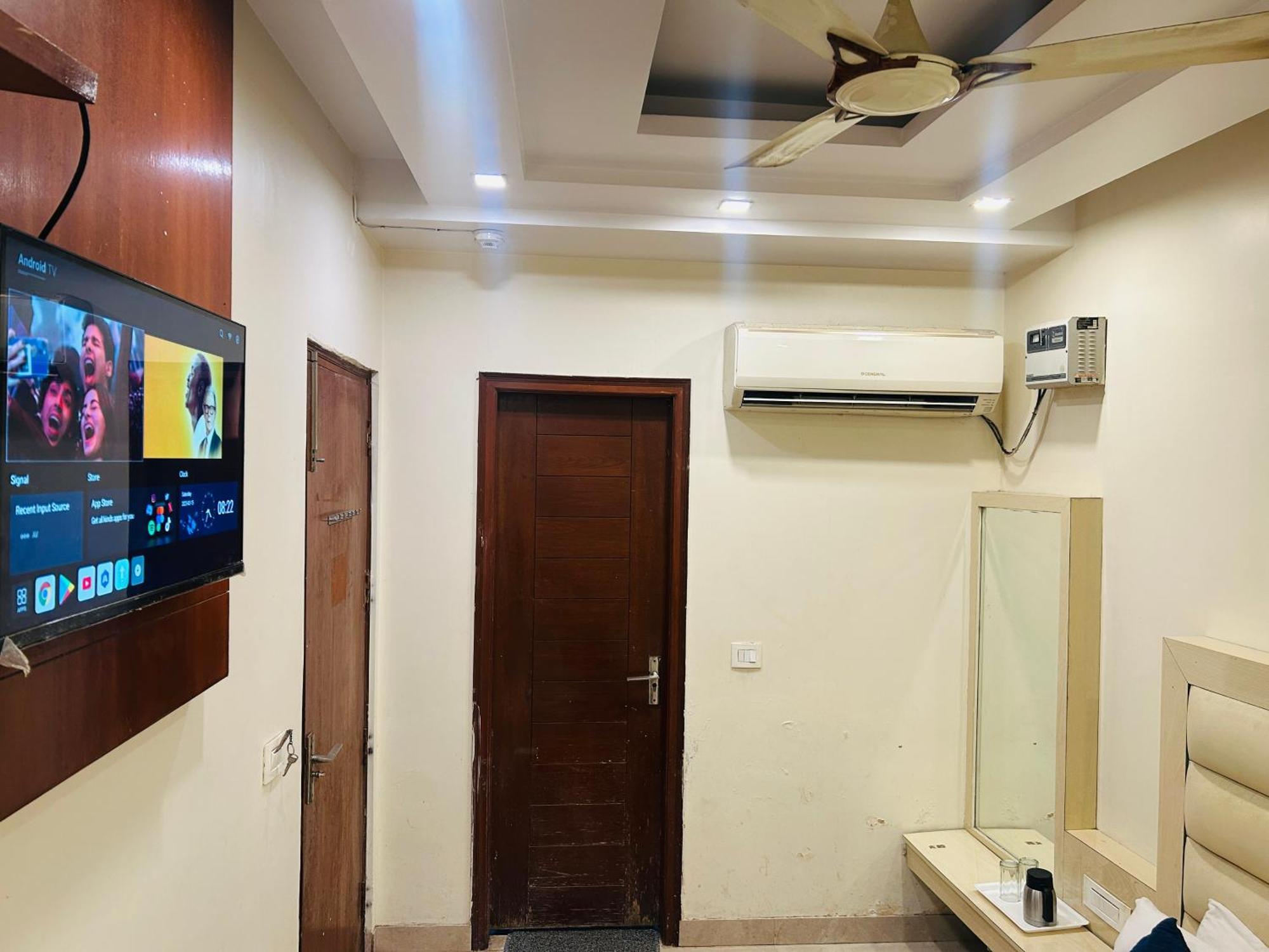 Shree Guru 3 Minute From Railway Station New Delhi